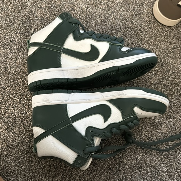 Green and white High top dunk size 8.5 - Picture 2 of 2